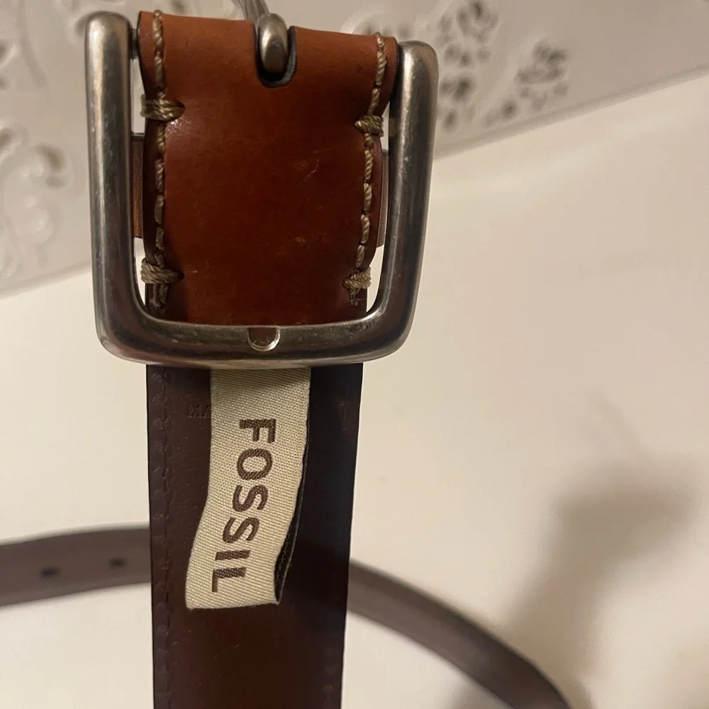 Fossil large-size leather belt in great new condition